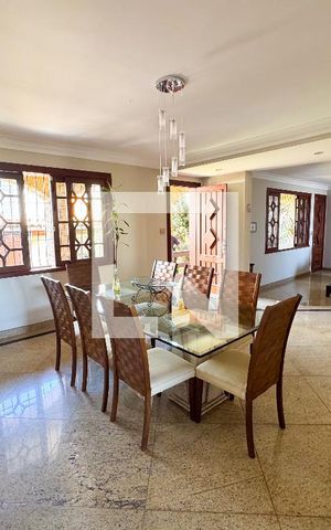 Casa à venda com 480m², 4 quartos e 5 vagas Casa à venda com 480m², 4 quartos e 5 vagasSala