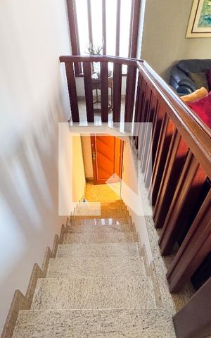 Casa à venda com 480m², 4 quartos e 5 vagas Casa à venda com 480m², 4 quartos e 5 vagasSala