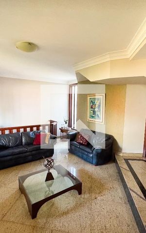 Casa à venda com 480m², 4 quartos e 5 vagas Casa à venda com 480m², 4 quartos e 5 vagasÁrea comum