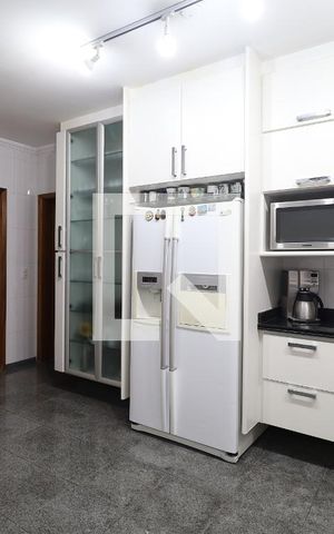 Casa para alugar com 450m², 4 quartos e 4 vagasCozinha