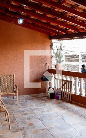 Casa à venda com 214m², 3 quartos e 2 vagasSacada