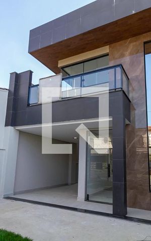 Casa à venda com 162m², 2 quartos e 2 vagas Casa à venda com 162m², 2 quartos e 2 vagasFachada