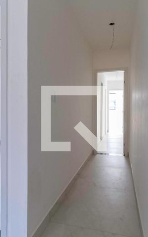 Casa à venda com 162m², 2 quartos e 2 vagas Casa à venda com 162m², 2 quartos e 2 vagasCorredor