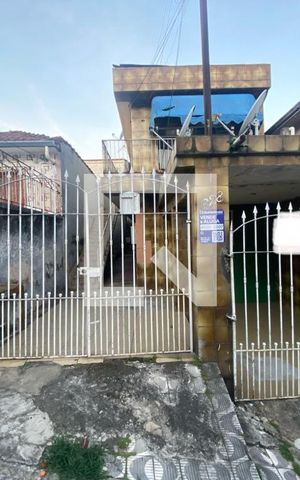 Casa à venda com 258m², 2 quartos e 2 vagas Casa à venda com 258m², 2 quartos e 2 vagasFachada com plaquinha