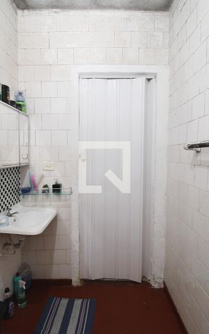 Casa à venda com 258m², 2 quartos e 2 vagasBanheiro