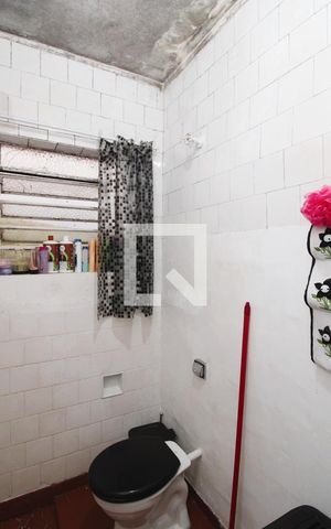 Casa à venda com 258m², 2 quartos e 2 vagasBanheiro