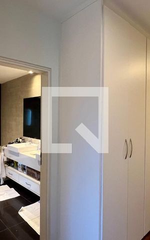 Casa à venda com 430m², 4 quartos e 5 vagas Casa à venda com 430m², 4 quartos e 5 vagasCloset da suíte 3