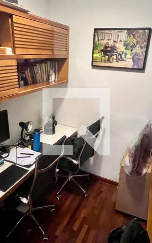 Casa à venda com 430m², 4 quartos e 5 vagas Casa à venda com 430m², 4 quartos e 5 vagasEscritório