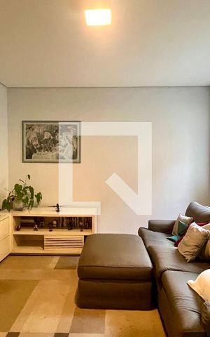 Casa à venda com 430m², 4 quartos e 5 vagas Casa à venda com 430m², 4 quartos e 5 vagasSala de TV
