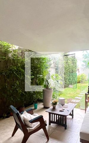 Casa à venda com 430m², 4 quartos e 5 vagas Casa à venda com 430m², 4 quartos e 5 vagasÁrea comum