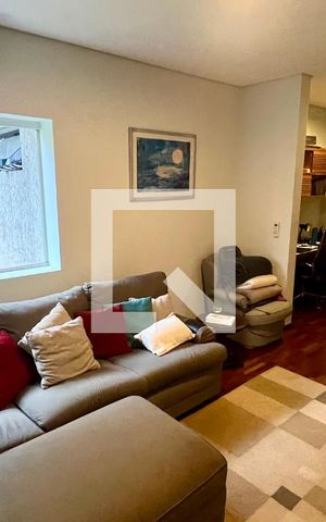 Casa à venda com 430m², 4 quartos e 5 vagas Casa à venda com 430m², 4 quartos e 5 vagasSala de TV