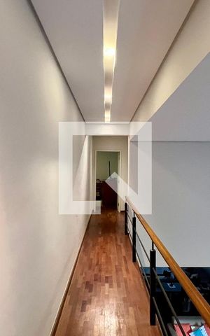 Casa à venda com 430m², 4 quartos e 5 vagas Casa à venda com 430m², 4 quartos e 5 vagasCorredor superior