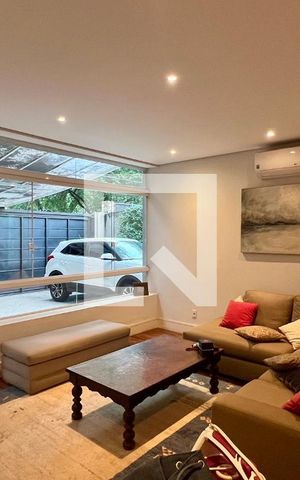 Casa à venda com 430m², 4 quartos e 5 vagas Casa à venda com 430m², 4 quartos e 5 vagasSala