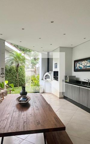 Casa à venda com 430m², 4 quartos e 5 vagas Casa à venda com 430m², 4 quartos e 5 vagasChurrasqueira