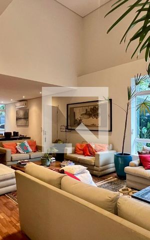 Casa à venda com 430m², 4 quartos e 5 vagas Casa à venda com 430m², 4 quartos e 5 vagasSala de estar