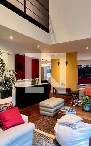 Casa à venda com 430m², 4 quartos e 5 vagas Casa à venda com 430m², 4 quartos e 5 vagasSala de estar
