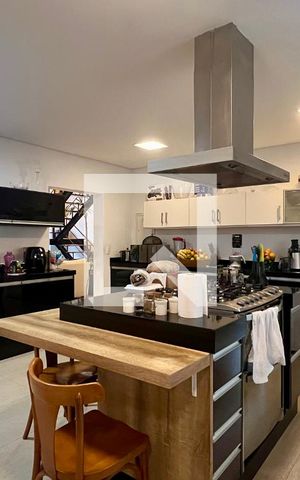 Casa à venda com 430m², 4 quartos e 5 vagas Casa à venda com 430m², 4 quartos e 5 vagasCozinha