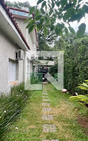 Casa à venda com 430m², 4 quartos e 5 vagas Casa à venda com 430m², 4 quartos e 5 vagasQuintal