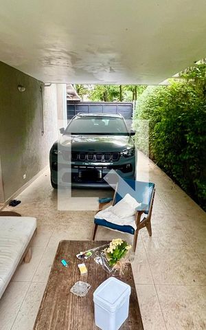 Casa à venda com 430m², 4 quartos e 5 vagas Casa à venda com 430m², 4 quartos e 5 vagasÁrea comum