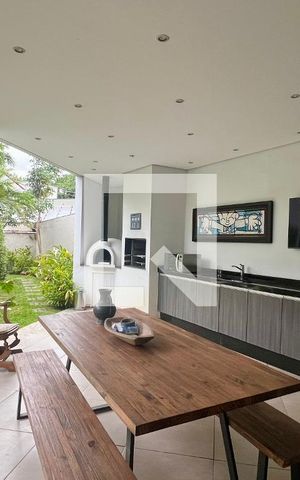Casa à venda com 430m², 4 quartos e 5 vagas Casa à venda com 430m², 4 quartos e 5 vagasChurrasqueira
