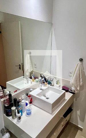 Casa à venda com 430m², 4 quartos e 5 vagas Casa à venda com 430m², 4 quartos e 5 vagasBanheiro da Suíte 4