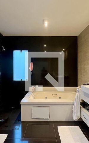 Casa à venda com 430m², 4 quartos e 5 vagas Casa à venda com 430m², 4 quartos e 5 vagasBanheiro da Suíte 3