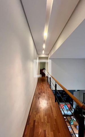 Casa à venda com 430m², 4 quartos e 5 vagas Casa à venda com 430m², 4 quartos e 5 vagasCorredor superior