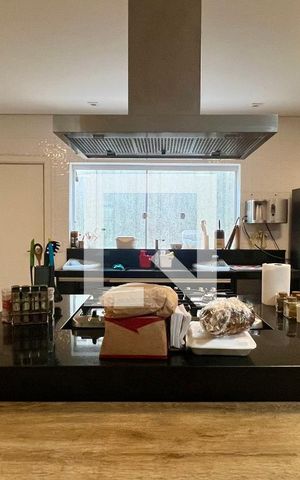 Casa à venda com 430m², 4 quartos e 5 vagas Casa à venda com 430m², 4 quartos e 5 vagasCozinha