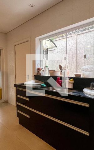 Casa à venda com 430m², 4 quartos e 5 vagas Casa à venda com 430m², 4 quartos e 5 vagasCozinha