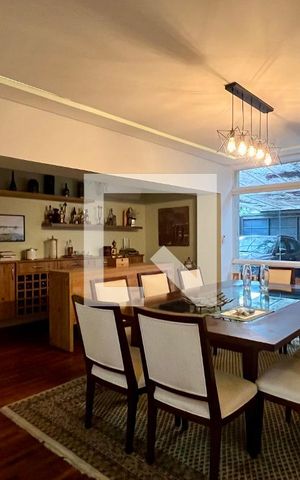 Casa à venda com 430m², 4 quartos e 5 vagas Casa à venda com 430m², 4 quartos e 5 vagasSala de Jantar