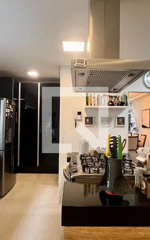 Casa à venda com 430m², 4 quartos e 5 vagas Casa à venda com 430m², 4 quartos e 5 vagasCozinha