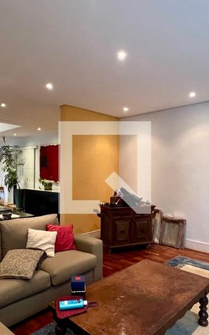 Casa à venda com 430m², 4 quartos e 5 vagas Casa à venda com 430m², 4 quartos e 5 vagasSala