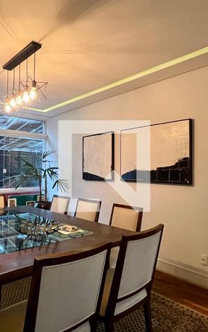 Casa à venda com 430m², 4 quartos e 5 vagas Casa à venda com 430m², 4 quartos e 5 vagasSala de Jantar