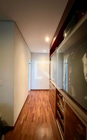 Casa à venda com 430m², 4 quartos e 5 vagas Casa à venda com 430m², 4 quartos e 5 vagasSuite 4