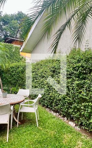 Casa à venda com 430m², 4 quartos e 5 vagas Casa à venda com 430m², 4 quartos e 5 vagasQuintal