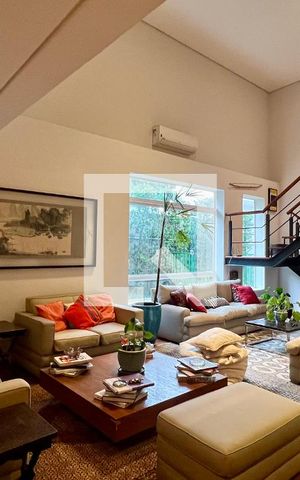 Casa à venda com 430m², 4 quartos e 5 vagas Casa à venda com 430m², 4 quartos e 5 vagasSala de estar