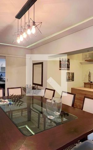 Casa à venda com 430m², 4 quartos e 5 vagas Casa à venda com 430m², 4 quartos e 5 vagasSala de Jantar