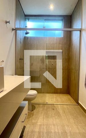 Casa à venda com 430m², 4 quartos e 5 vagas Casa à venda com 430m², 4 quartos e 5 vagasBanheiro