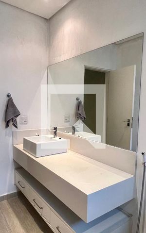 Casa à venda com 430m², 4 quartos e 5 vagas Casa à venda com 430m², 4 quartos e 5 vagasBanheiro