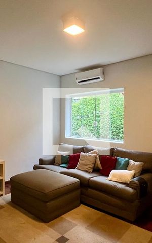 Casa à venda com 430m², 4 quartos e 5 vagas Casa à venda com 430m², 4 quartos e 5 vagasSala de TV