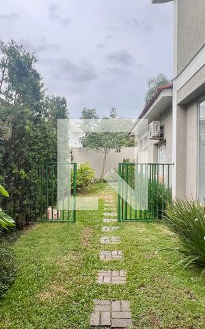 Casa à venda com 430m², 4 quartos e 5 vagas Casa à venda com 430m², 4 quartos e 5 vagasQuintal