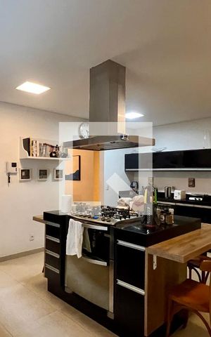 Casa à venda com 430m², 4 quartos e 5 vagas Casa à venda com 430m², 4 quartos e 5 vagasCozinha