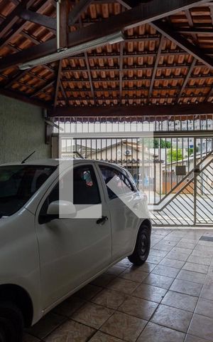 Casa à venda com 150m², 3 quartos e 2 vagas Casa à venda com 150m², 3 quartos e 2 vagasGaragem