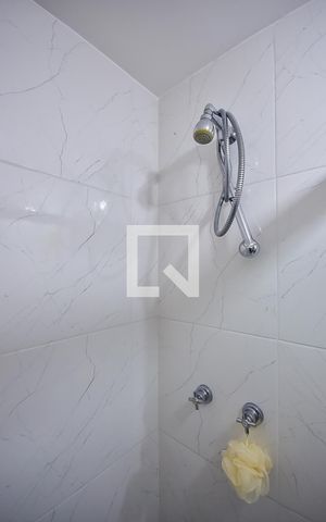 Apartamento à venda com 74m², 2 quartos e 2 vagas Apartamento à venda com 74m², 2 quartos e 2 vagasChuveiro do Banheiro