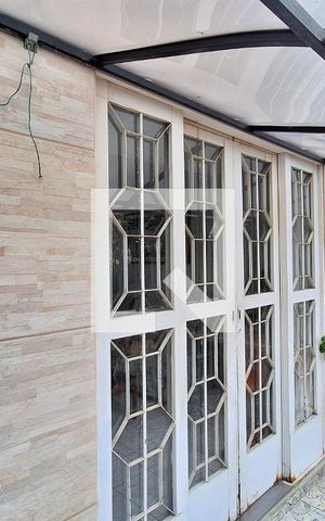Casa à venda com 200m², 6 quartos e 2 vagas Casa à venda com 200m², 6 quartos e 2 vagasVaranda da Sala