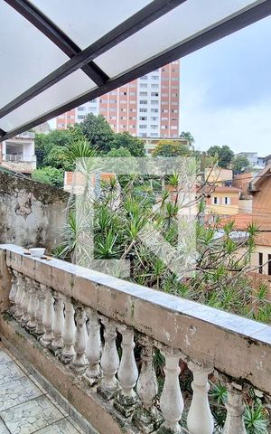 Casa à venda com 200m², 6 quartos e 2 vagas Casa à venda com 200m², 6 quartos e 2 vagasVaranda da Sala