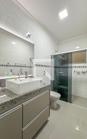 Casa à venda com 146m², 3 quartos e 3 vagas Casa à venda com 146m², 3 quartos e 3 vagasBanheiro Social
