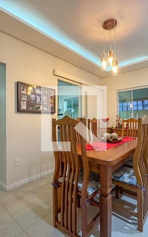 Casa à venda com 146m², 3 quartos e 3 vagas Casa à venda com 146m², 3 quartos e 3 vagasSala de jantar