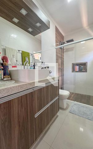 Casa à venda com 146m², 3 quartos e 3 vagas Casa à venda com 146m², 3 quartos e 3 vagasBanheiro da Suíte