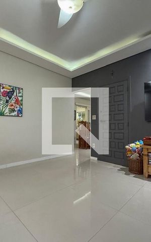 Casa à venda com 146m², 3 quartos e 3 vagas Casa à venda com 146m², 3 quartos e 3 vagasSala